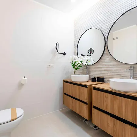 Orion Luxury Ocean View * 아데제